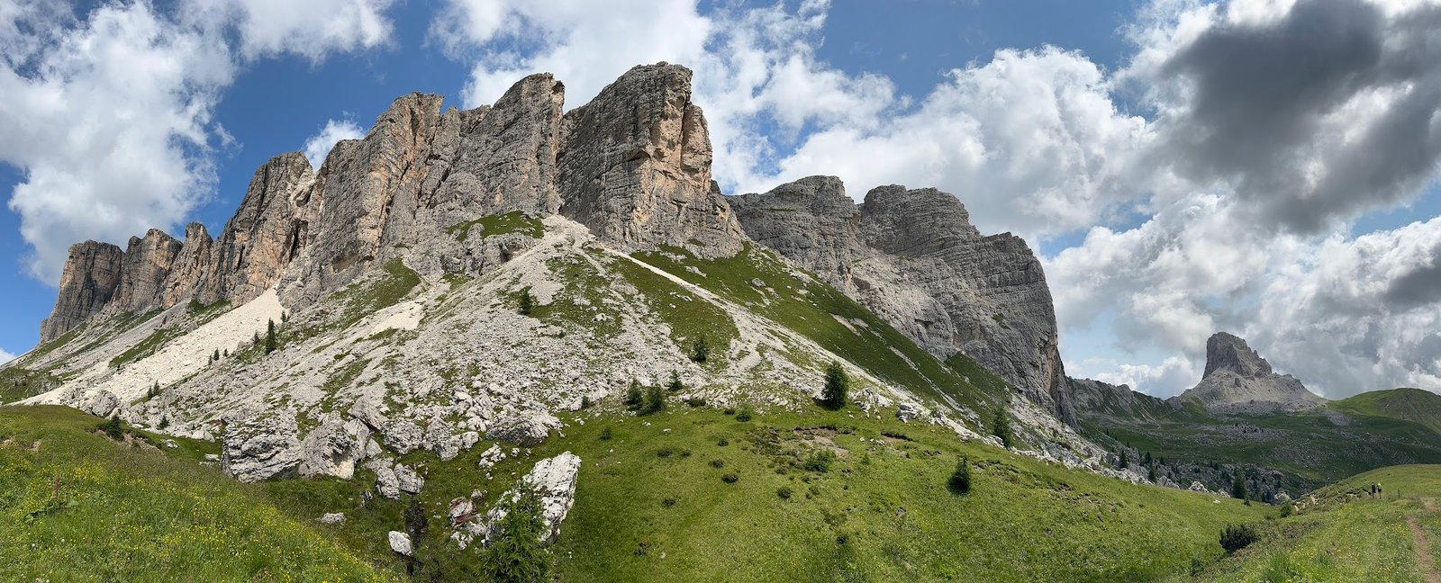 You are currently viewing 10 Amazing Day Hikes in the Dolomites Near Cortina d’Ampezzo | Italy