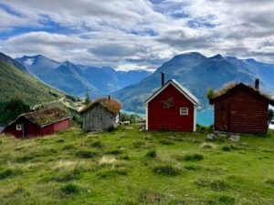 Read more about the article The Best 2-Week Road Trip Itinerary Through Norway’s Fjords