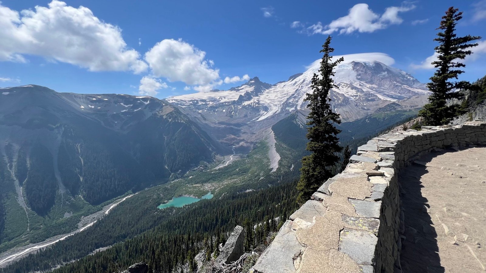 Read more about the article 3 Perfect Days of Hikes in Mount Rainier National Park